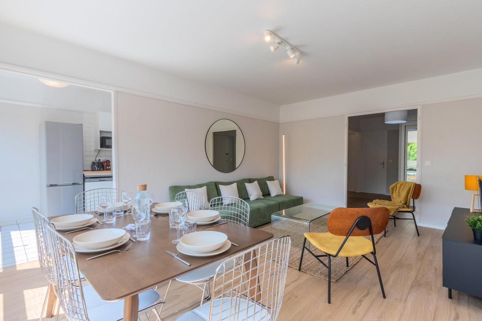 Spacious 3 Bedroom Apartment & Private Parking! Lambersart Eksteriør bilde